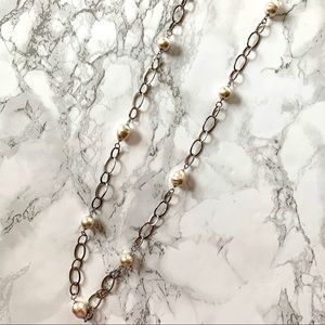 Silver tone faux pearls necklace
